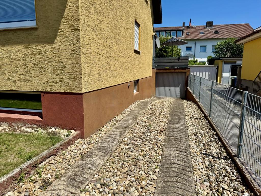 Weg zur Garage 1