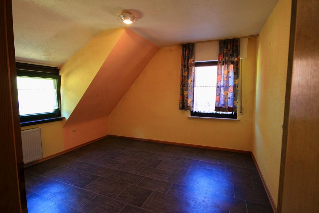 Schlafzimmer (Haus links)