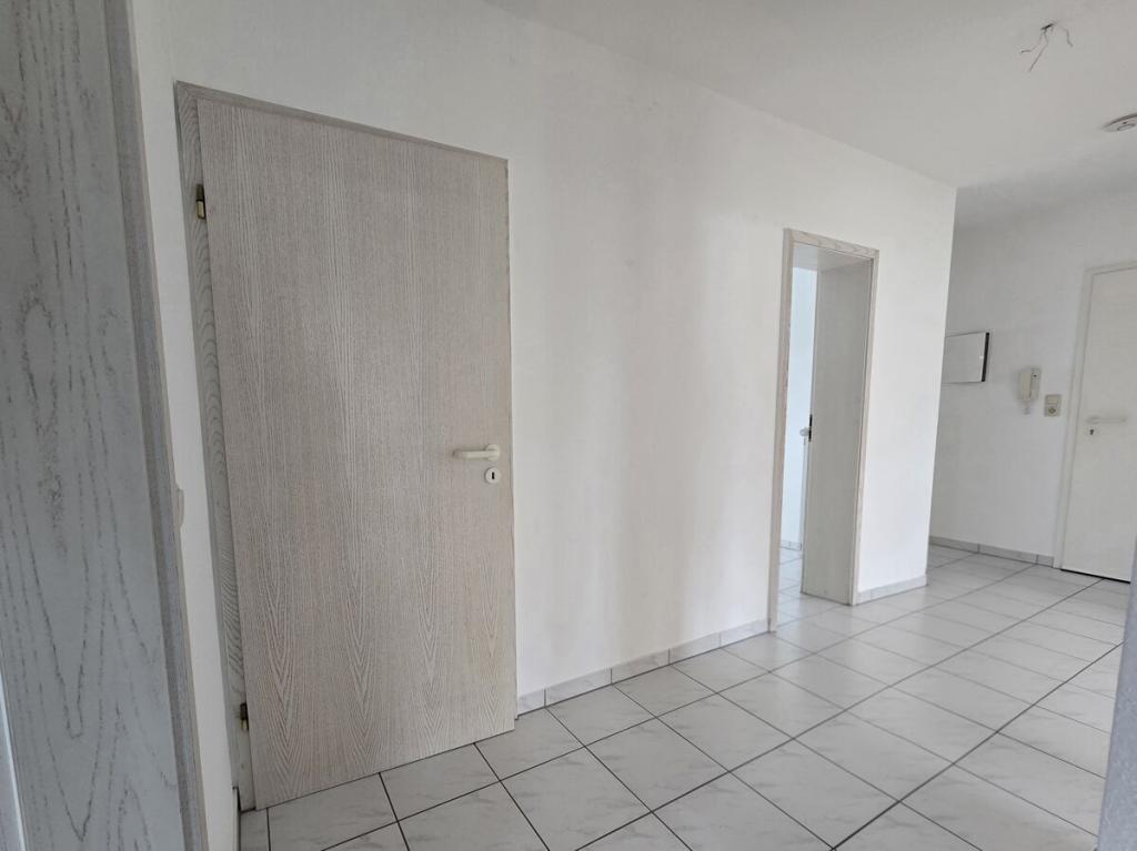 Schöne 3 Zi. Wohnung mit Balkon sowie zwei Außenstellplätzen - Photo 5