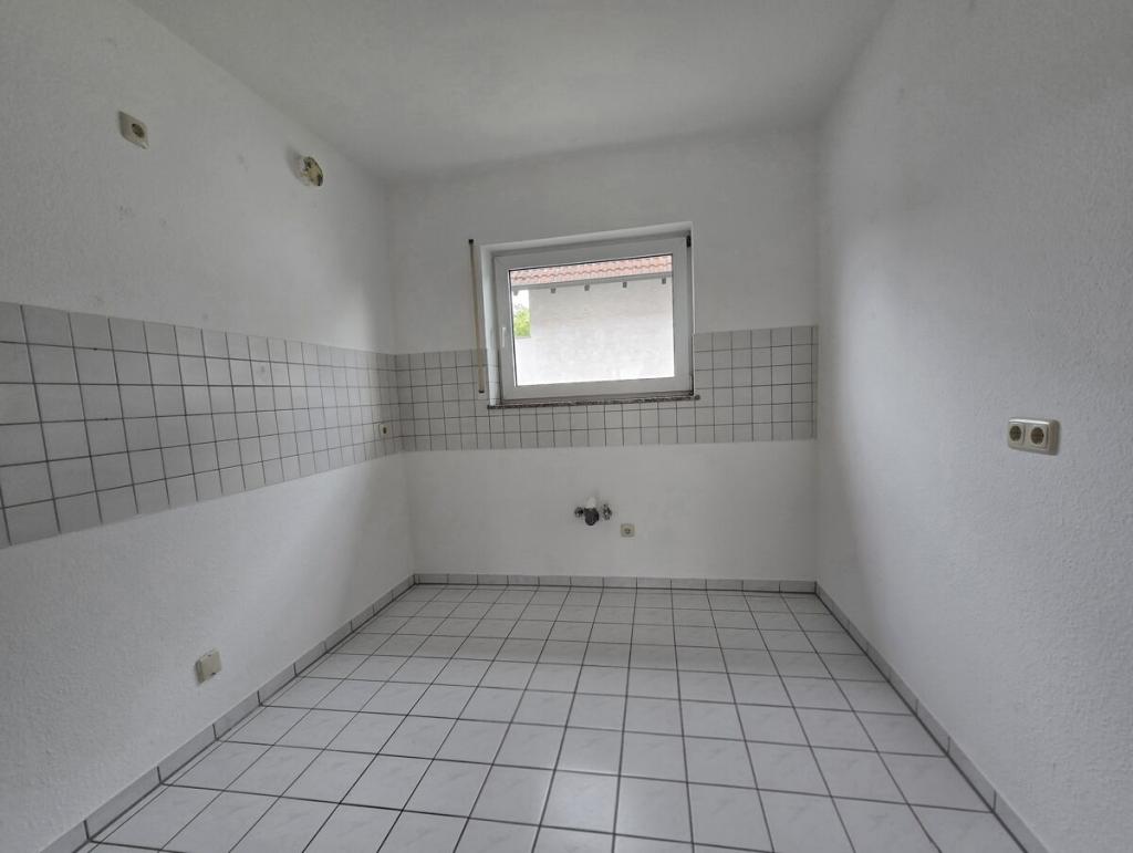 Schöne 3 Zi. Wohnung mit Balkon sowie zwei Außenstellplätzen - Photo 2