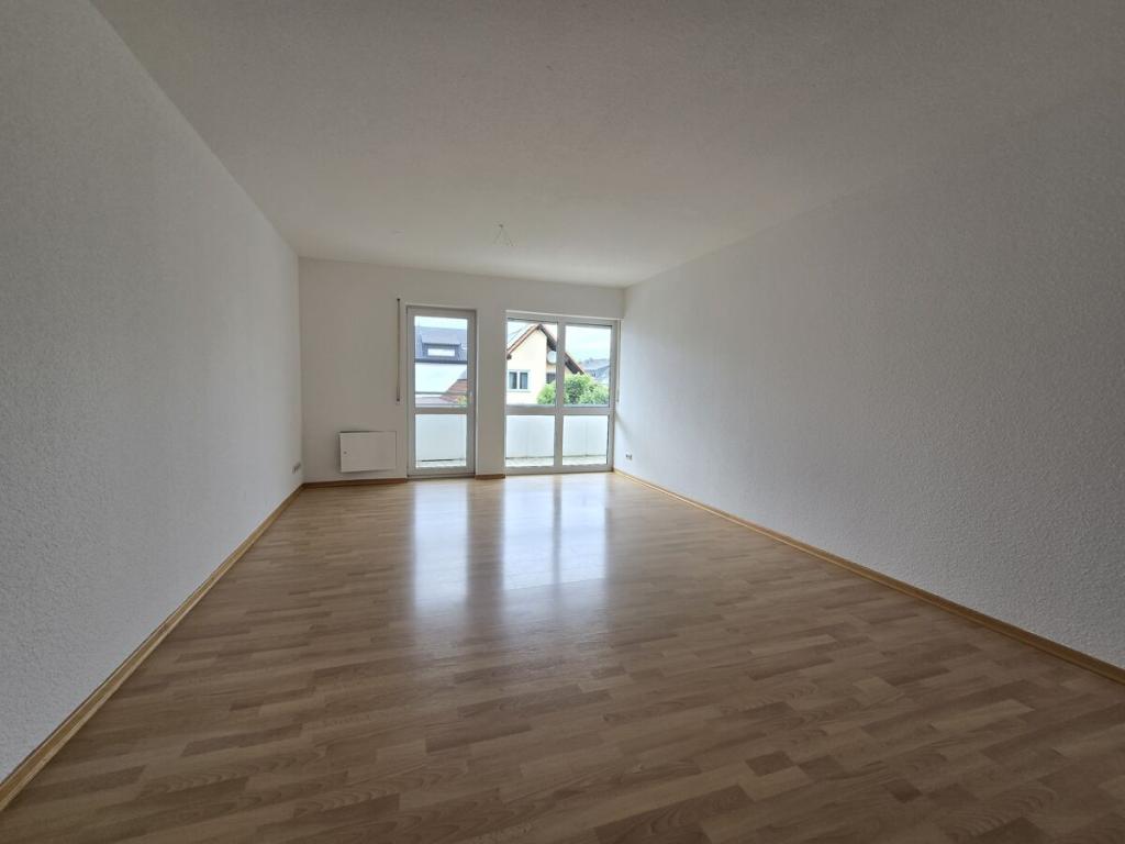 Schöne 3 Zi. Wohnung mit Balkon sowie zwei Außenstellplätzen - Photo 3