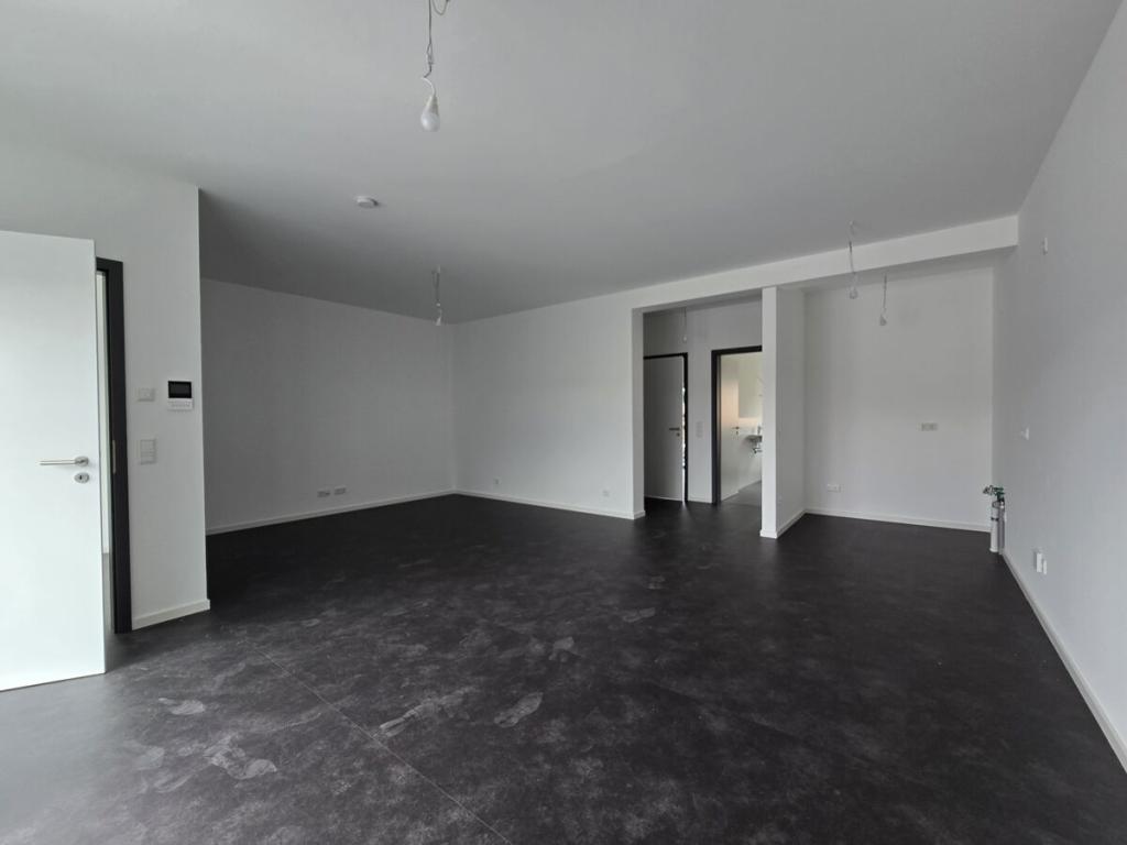 Modern sanierte 2-Zi.-DG Wohnung mit großzügiger Dachterrasse in Main nähe - Photo 1