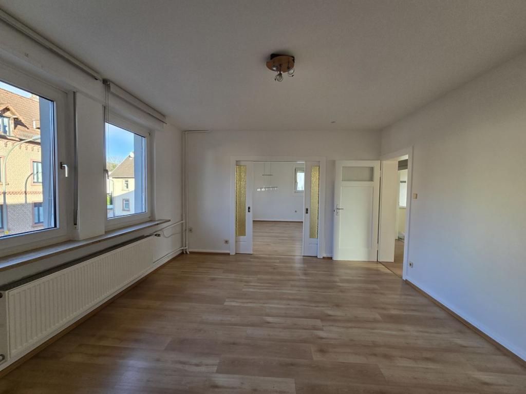 Attraktive 2,5 Zi. Wohnung mit Balkon + Wintergarten mit tollem Ausblick - Foto 1