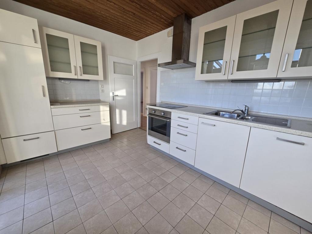 Attraktive 2,5 Zi. Wohnung mit Balkon + Wintergarten mit tollem Ausblick - Foto 3