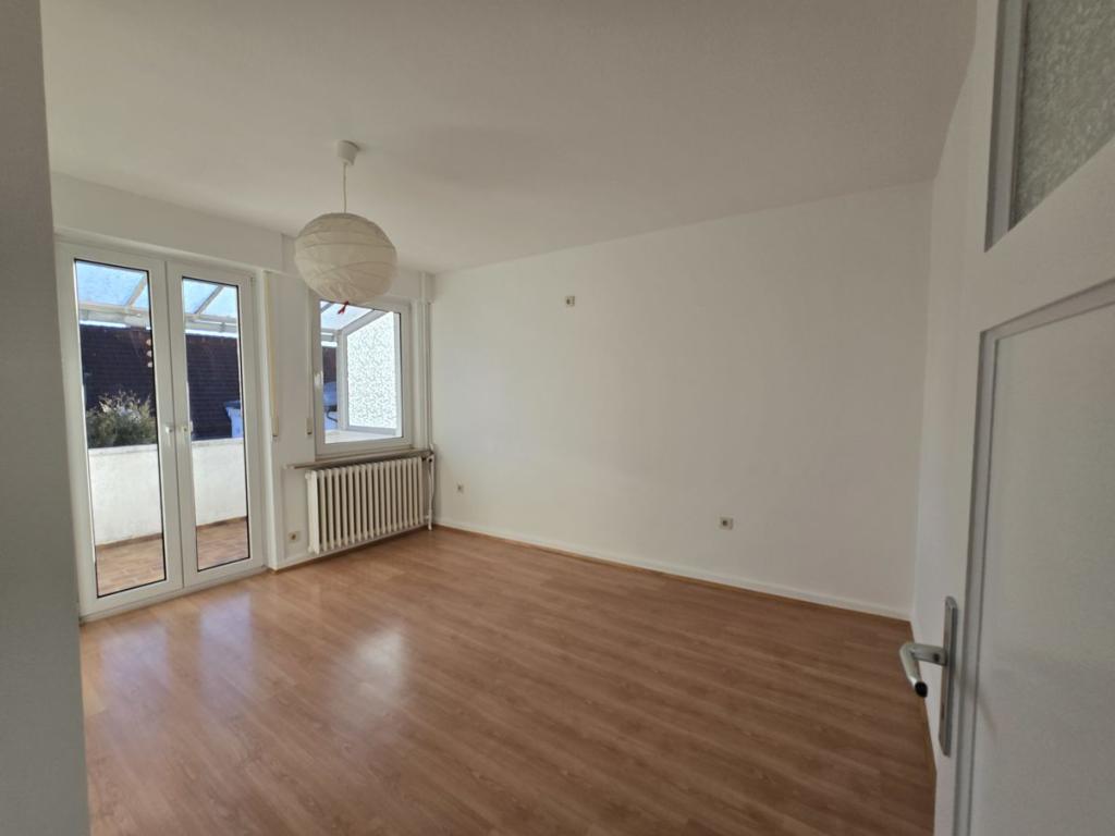 Attraktive 2,5 Zi. Wohnung mit Balkon + Wintergarten mit tollem Ausblick - Foto 2