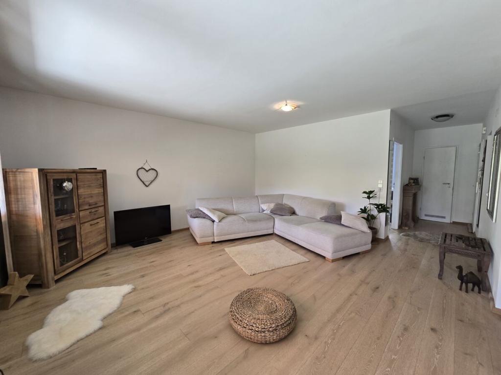 Lichtdurchflutete 2-Zi.-Wohnung mit Terrasse und Gartenbereich - Photo 2