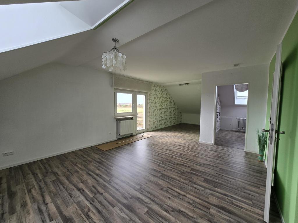 Lichtdurchflutete 1-Zi.-Dachgeschosswohnung mit Balkon - Photo 1