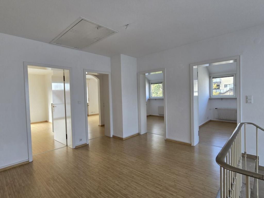 Wohnen mit Hauscharakter – außergewöhnliche Maisonette-Wohnung auf 195 m² in Frankfurt-Rödelheim. - Photo 2
