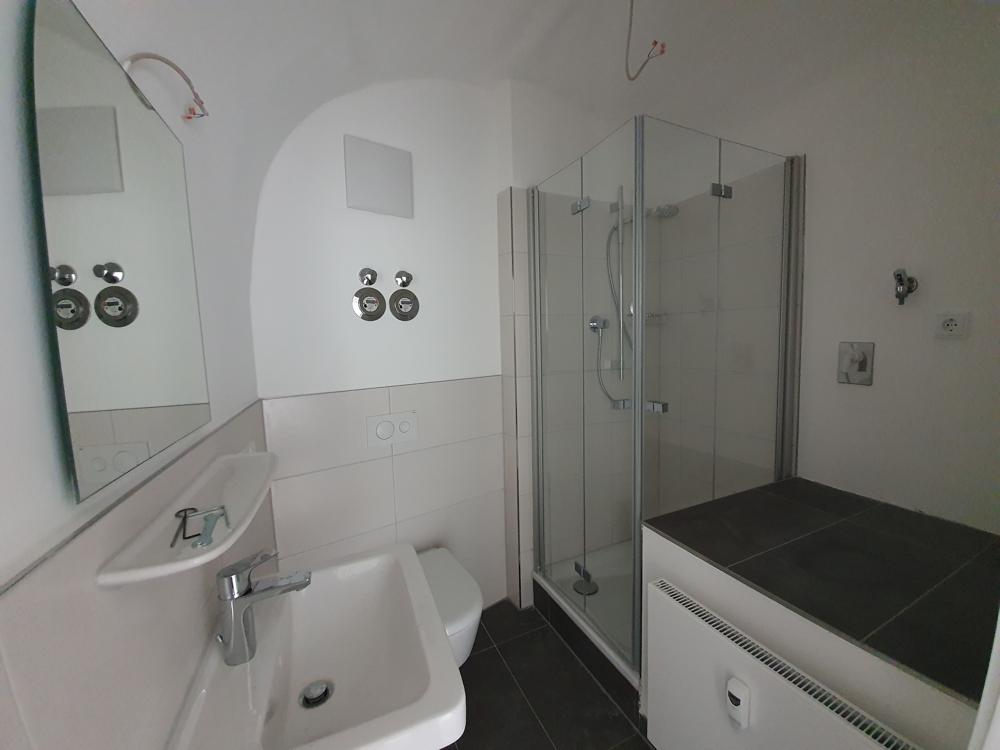 Perfekte Raumaufteilung 2-Zimmer-Wohnung mit Küchenzeile und Duschbad - Photo 2