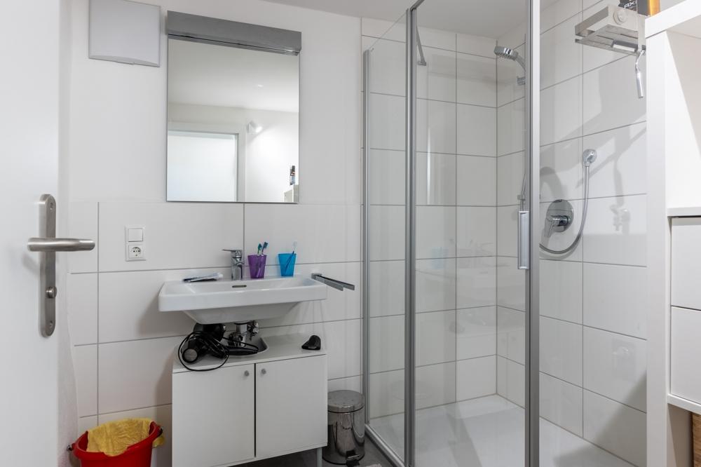 WG-taugliche-2-Zimmer-Wohnung mit Höhen unterschieden, EBK und Duschbad - Foto 4