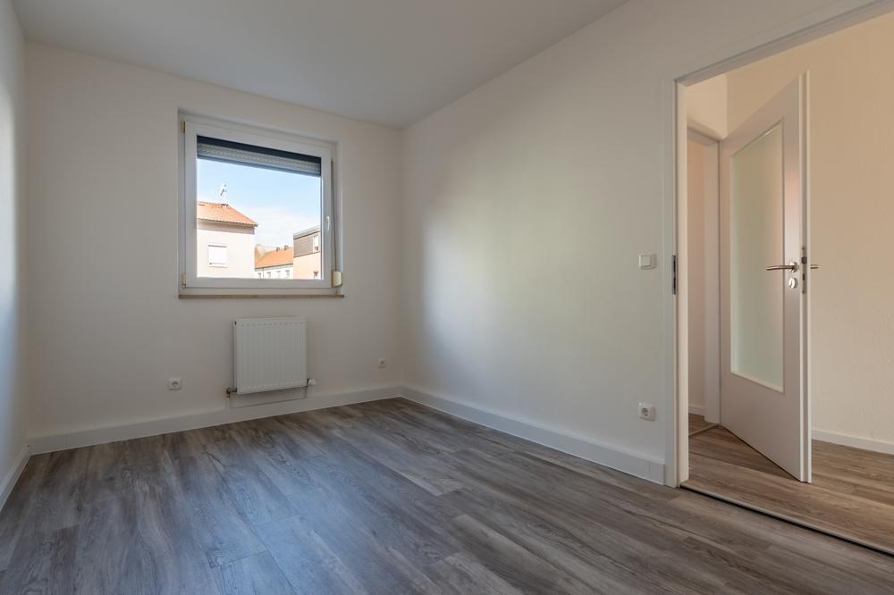 Komplett saniert in bester Lage! 2-Zimmer-Wohnung mit Balkon, Duschbad & EBK - Foto 4