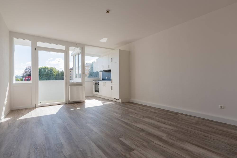 Komplett saniert in bester Lage! 2-Zimmer-Wohnung mit Balkon, Duschbad & EBK - Foto 2