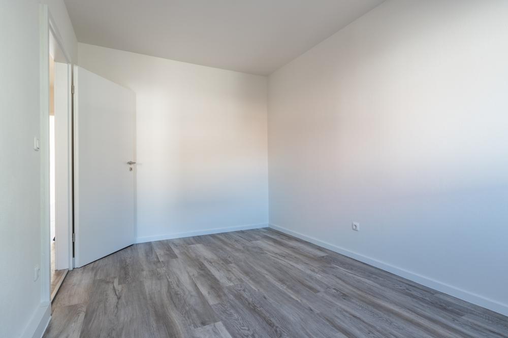 Komplett saniert in bester Lage! 2-Zimmer-Wohnung mit Balkon, Duschbad & EBK - Foto 3