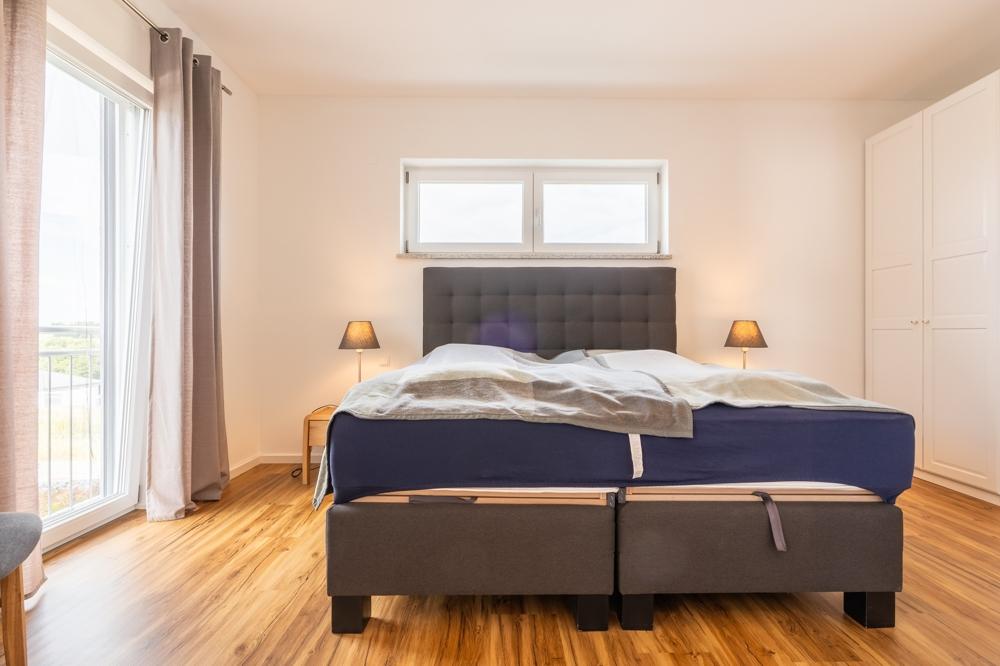 Schlafzimmer (2)