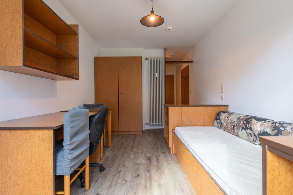 Geräumiges Dachgeschossappartement in ruhiger Stadtlage – nur 1 km von der Universität entfernt - Foto 1