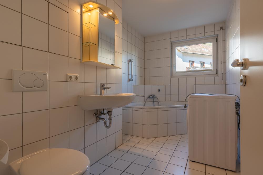 Erdgeschosswohnung in Klinik Nähe 3-Zimmer-Wohnung mit Tageslichtbad, EBK und Gartenanteil - Foto 3