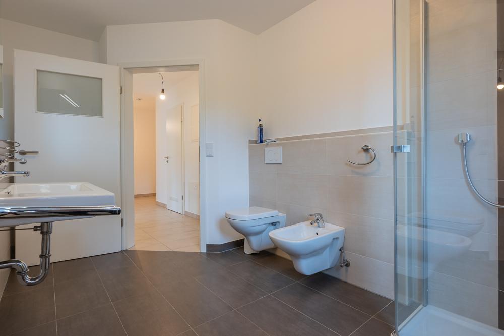 Blick über das Donautal und Obernzell! 2-Zimmer-Wohnung mit Tageslichtduschbad, Terrasse und EBK - Photo 4
