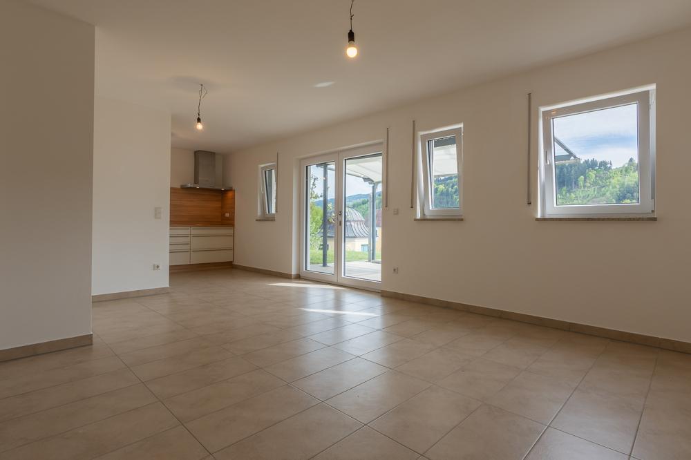 Blick über das Donautal und Obernzell! 2-Zimmer-Wohnung mit Tageslichtduschbad, Terrasse und EBK - Photo 1