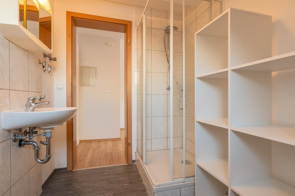 Passau-Ingling 1,5-Zimmer-Dachgeschosswohnung mit Tageslichtduschbad und EBK - Foto 4