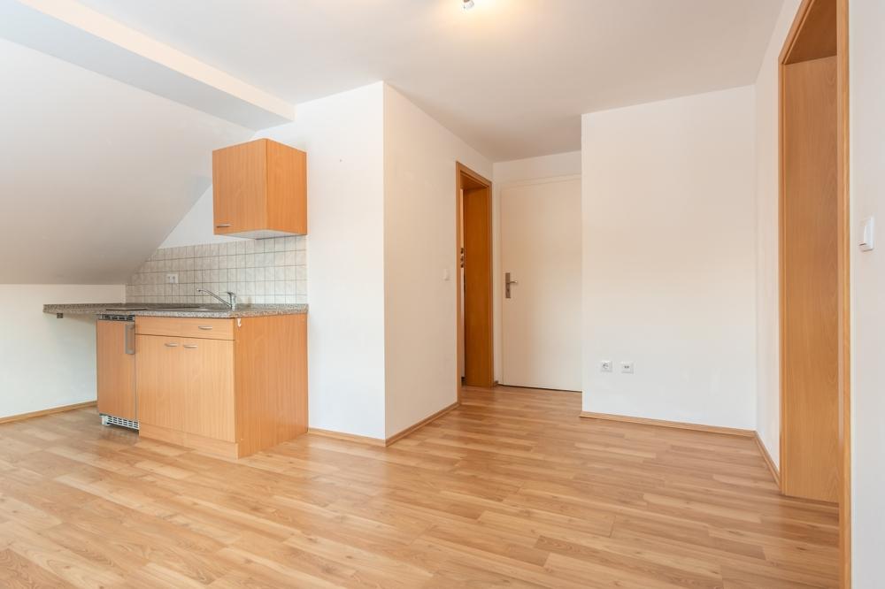 Passau-Ingling 1,5-Zimmer-Dachgeschosswohnung mit Tageslichtduschbad und EBK - Foto 3
