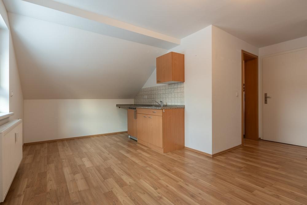Passau-Ingling 1,5-Zimmer-Dachgeschosswohnung mit Tageslichtduschbad und EBK - Foto 1