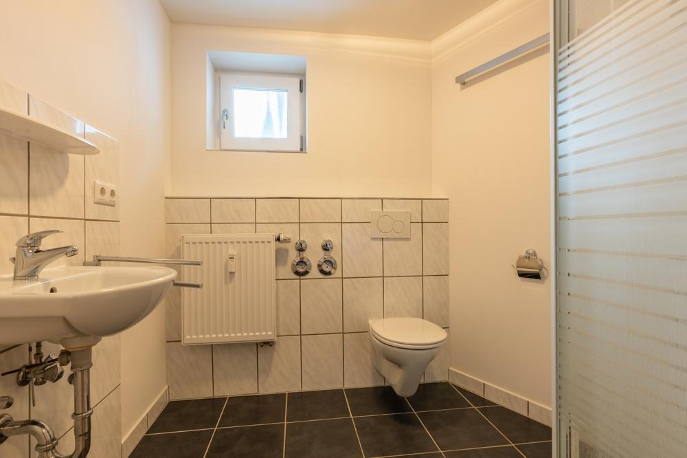 Passau-Ingling 1,5-Zimmer-Erdgeschosswohnung mit Tageslichtduschbad und EBK - Photo 3