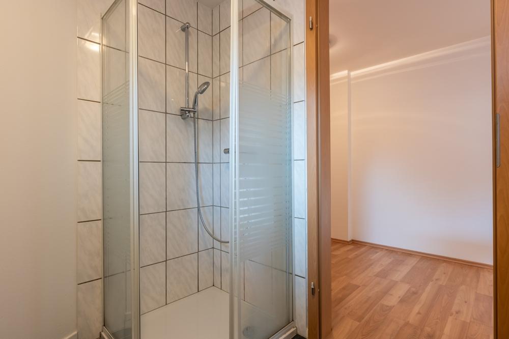 Passau-Ingling 1,5-Zimmer-Erdgeschosswohnung mit Tageslichtduschbad und EBK - Photo 4