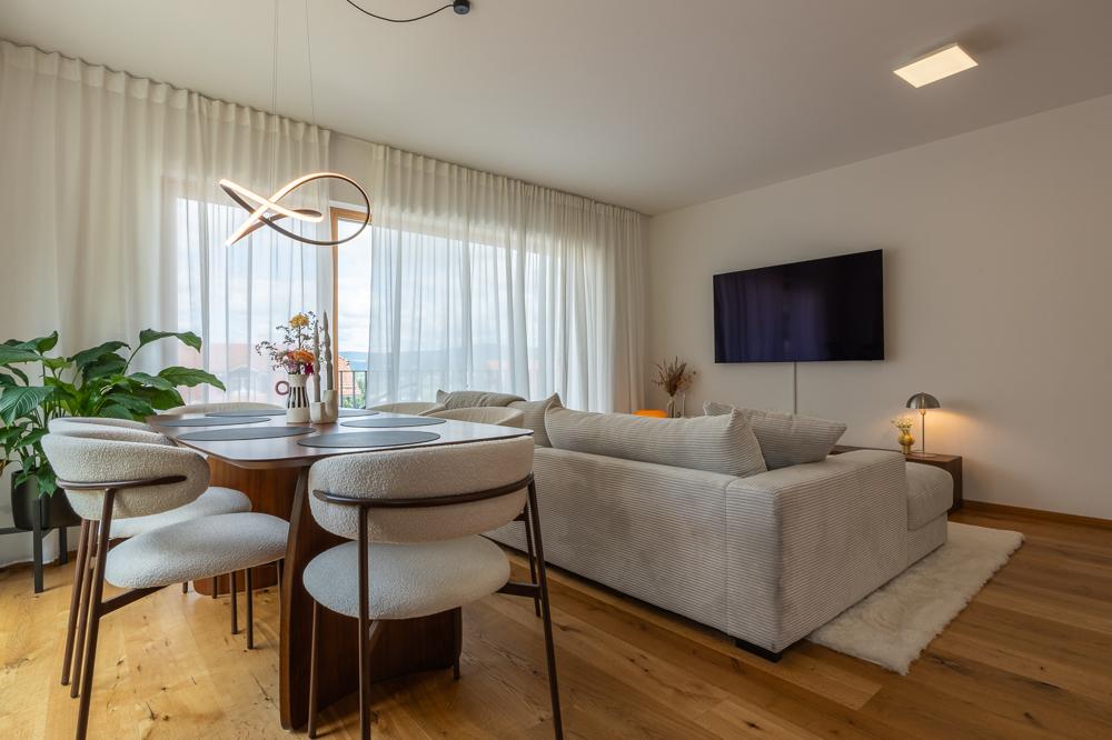 Wohnen mit Weitblick Neuwertige 2-Zimmer-Wohnung mit Tageslichtduschbad, EBK und Balkon - Foto 3