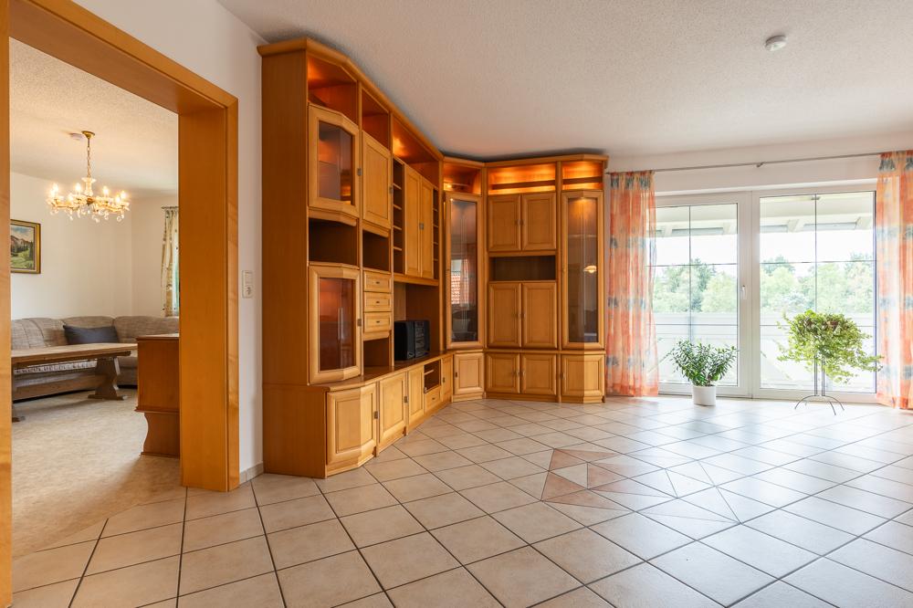 Offen-Wohnen in Tiefenbach 3-Zimmer-Erdgeschosswohnung mit Tageslichtbad, Balkon und EBK - Photo 1