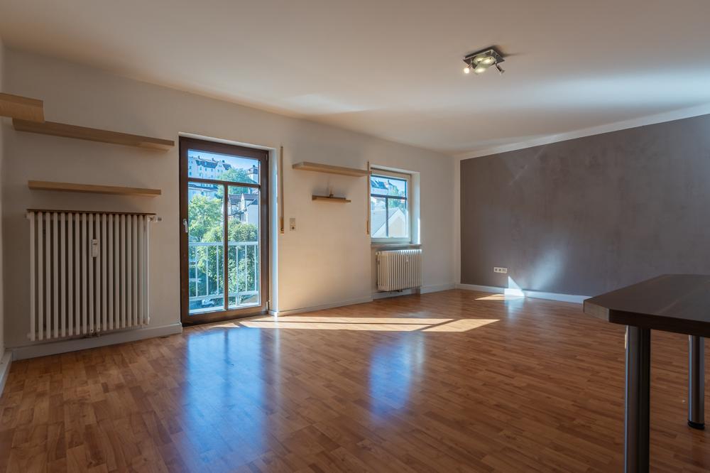 In direkter Nähe zum Zentrum 2-Zimmer-Wohnung mit offener Küche, Balkon und Wannenbad - Foto 2