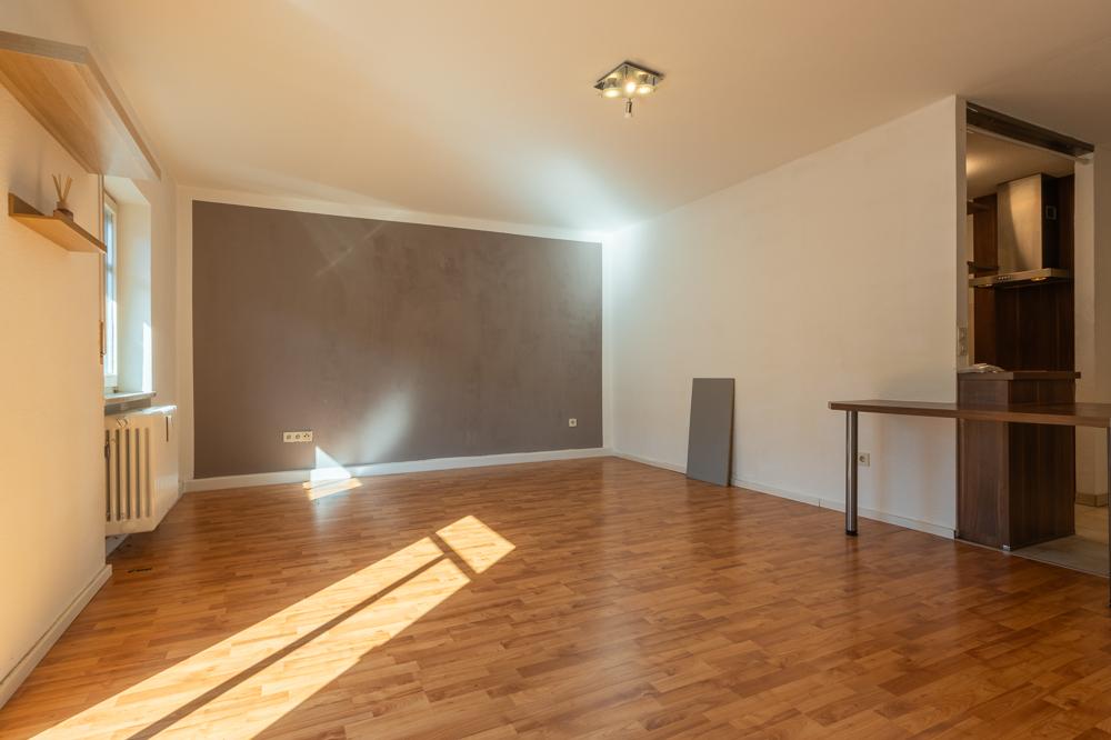 In direkter Nähe zum Zentrum 2-Zimmer-Wohnung mit offener Küche, Balkon und Wannenbad - Foto 3