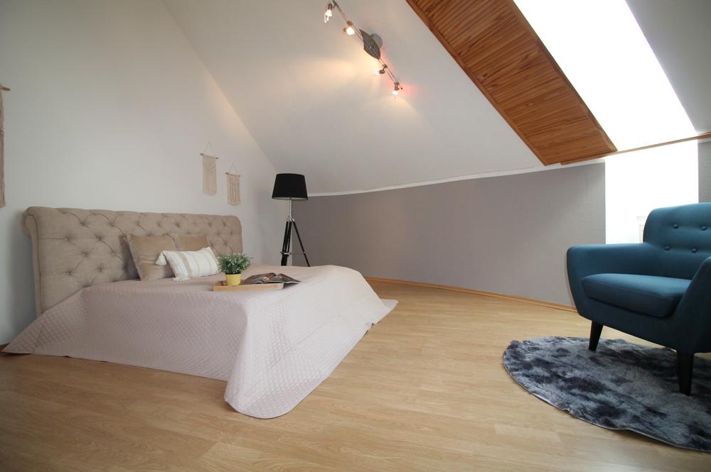 Ganz oben wohnen – Außergewöhnliche Wohnung! 3-Raum-Dachetage mit offenen Wohn-/Ess-/Kochbereich - Foto 2