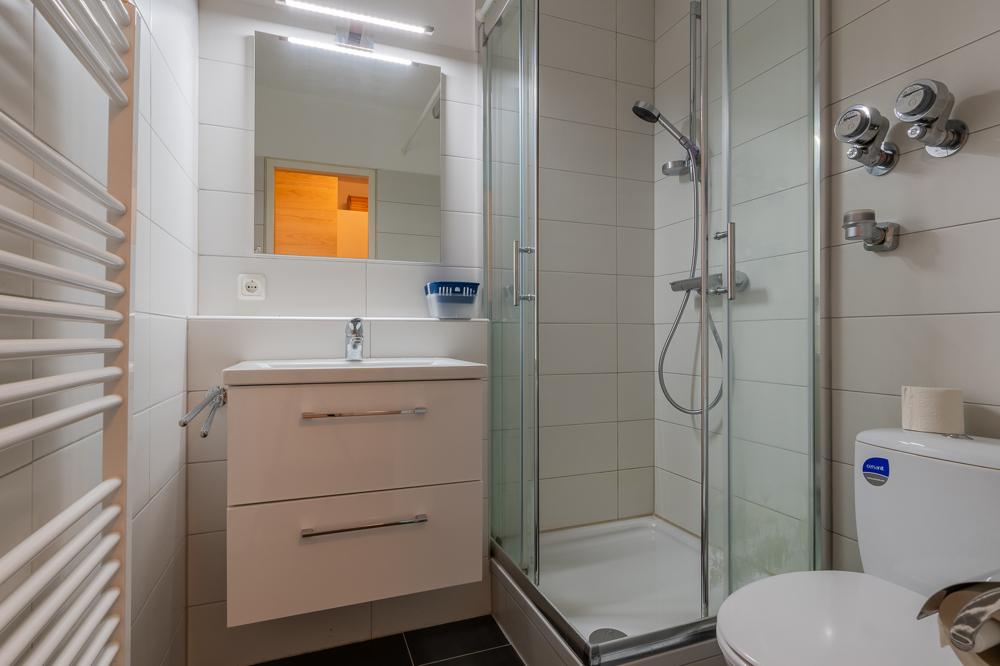 1-Zimmer-Appartement mit Duschbad, Kochzeile, Sonnenterrasse und Tiefgaragenstellplatz in Uni nähe! - Foto 4