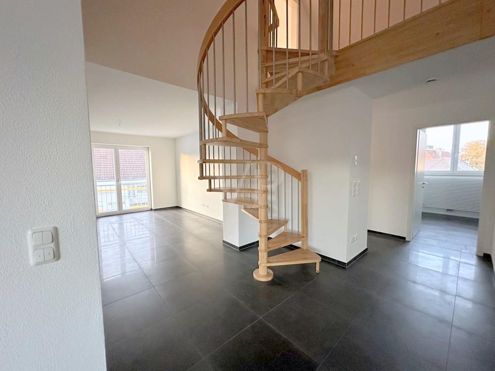 Schicke Maisonette-Wohnung mit großem Balkon in Neusäß - Photo 1