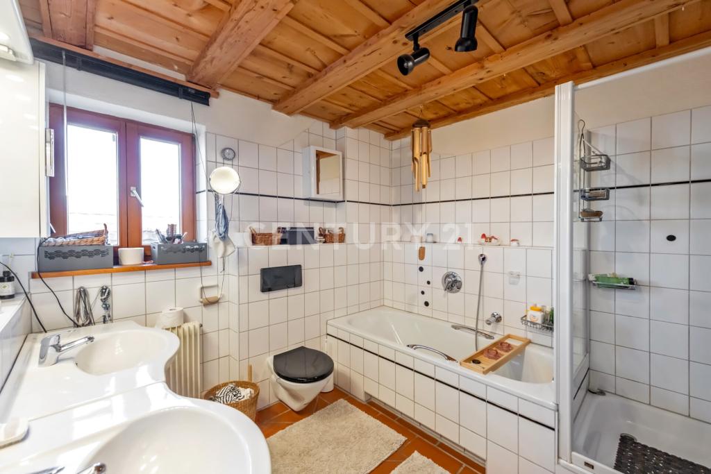OG - Tageslichtbad mit Dusche und Badewanne4