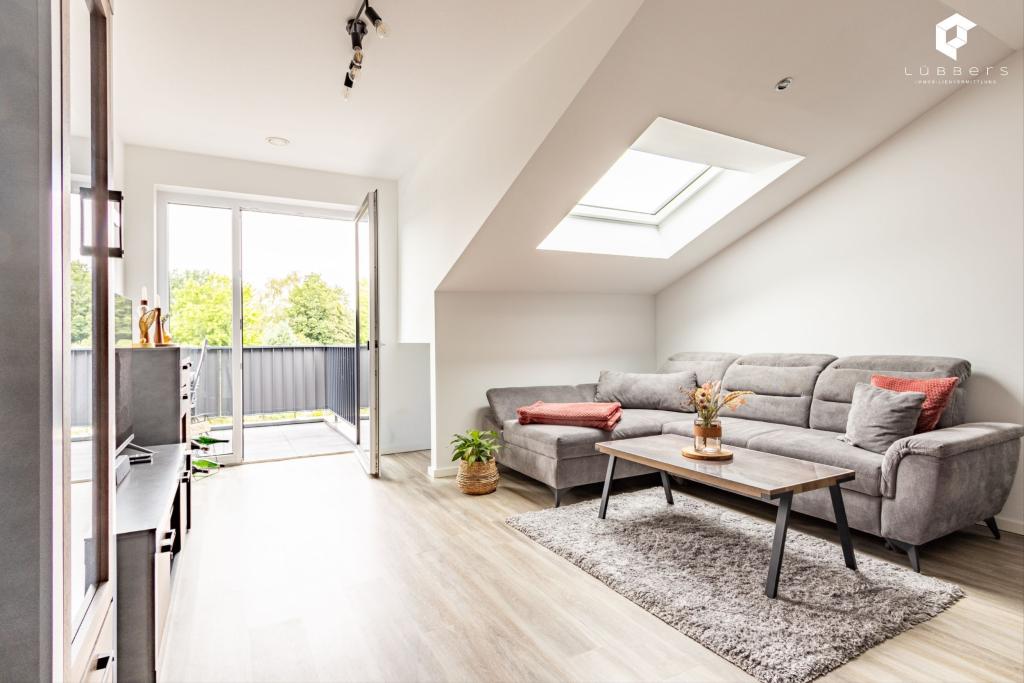 Modernes Dachgeschoss-Apartment mit Aufzug und Balkon im Zentrum - Photo 2