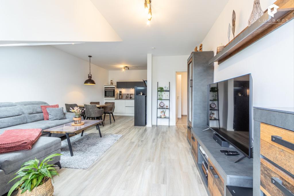 Modernes Dachgeschoss-Apartment mit Aufzug und Balkon im Zentrum - Photo 4
