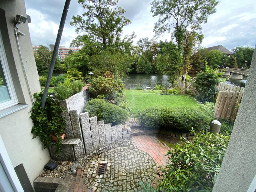 Wohnzimmerblick zum Garten