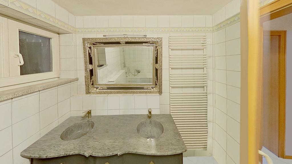 Wohnung Nr. 3 - Badezimmer (visuell bearbeitet)