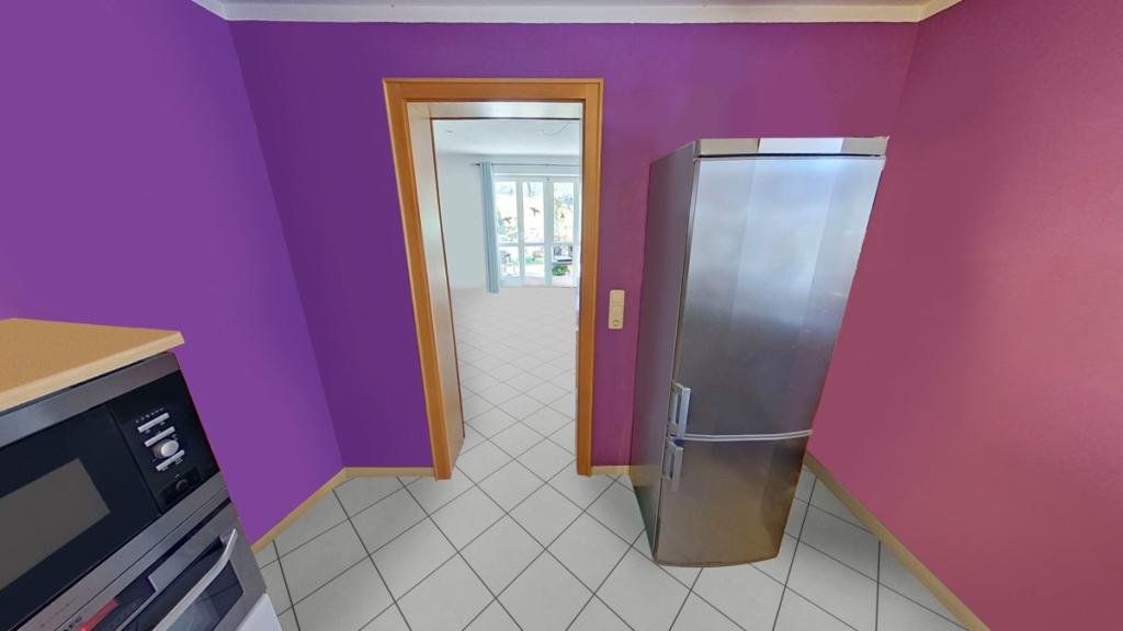 Wohnung Nr. 1 - Küche mit Blick ins Wohnzimmer (visuell bearbeitet)