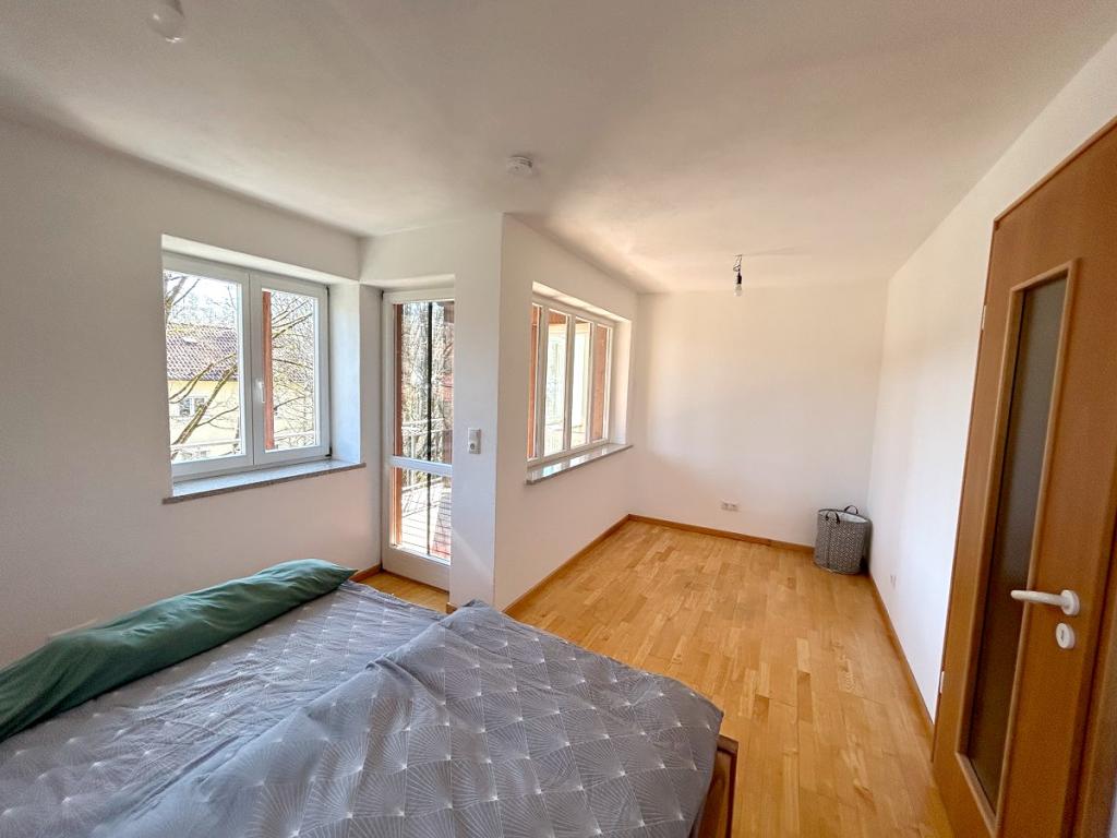 Penthousewohnung: Aktuell Schlafzimmer, vorher Büro