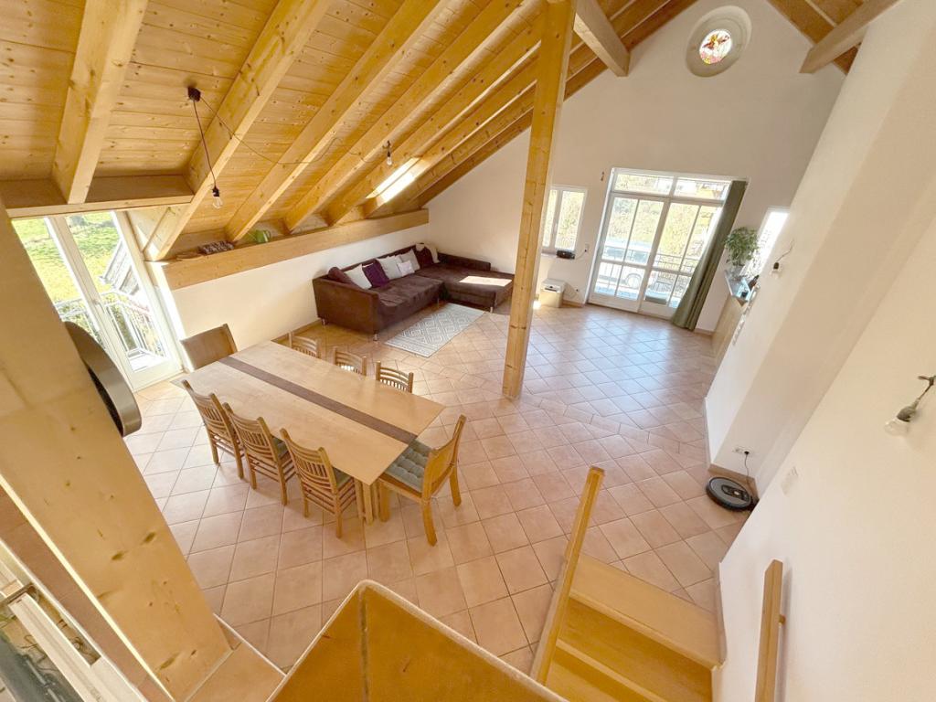Penthousewohnung: Blick von der Galerie ins Esszimmer