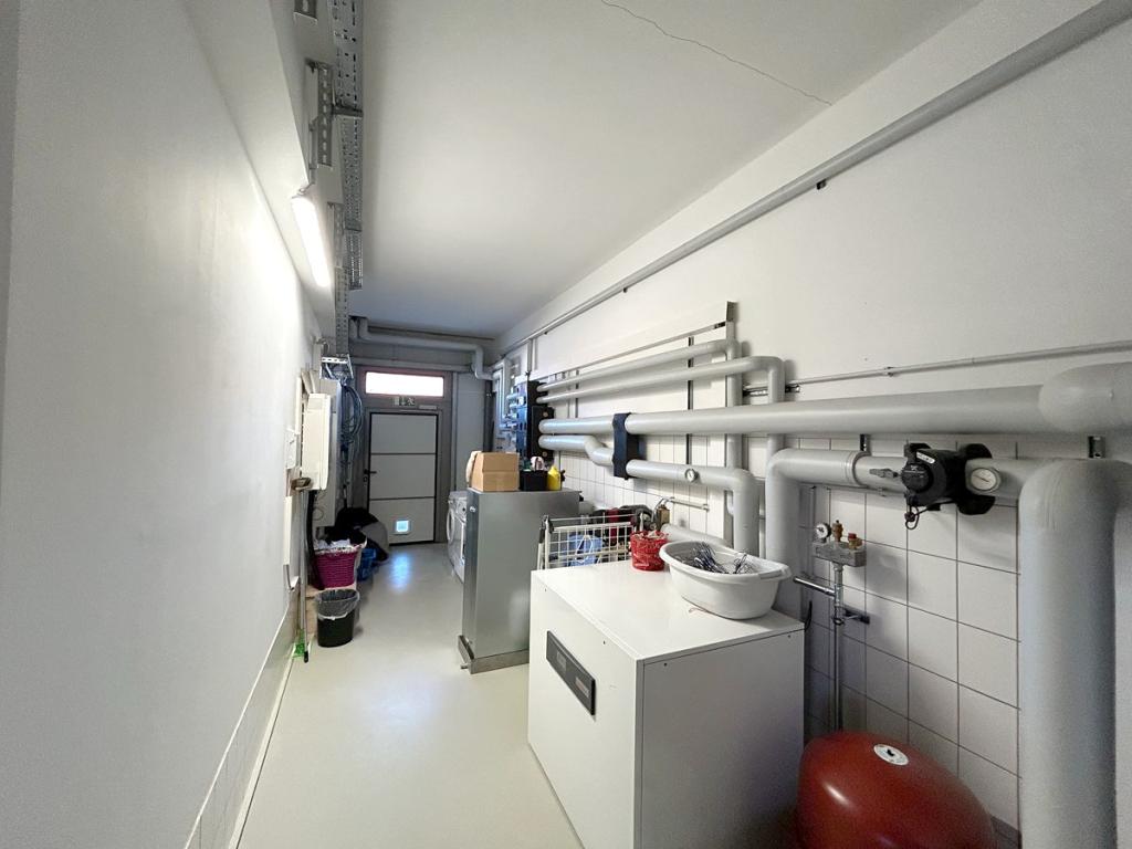Technikraum mit 38 kW Wärmepumpe, Pufferspeicher, Waschmaschinenanschluss etc.