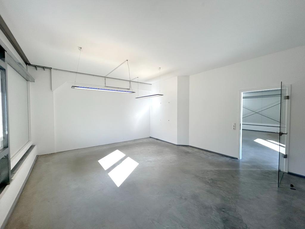 Lager oder Büro im östlichen Teil der Halle