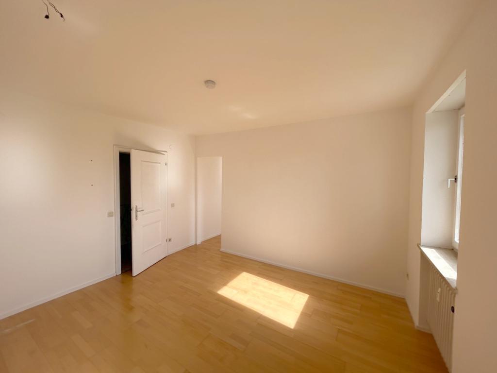 Wohnung Nr. 4: Schlafzimmer mit Ankleide