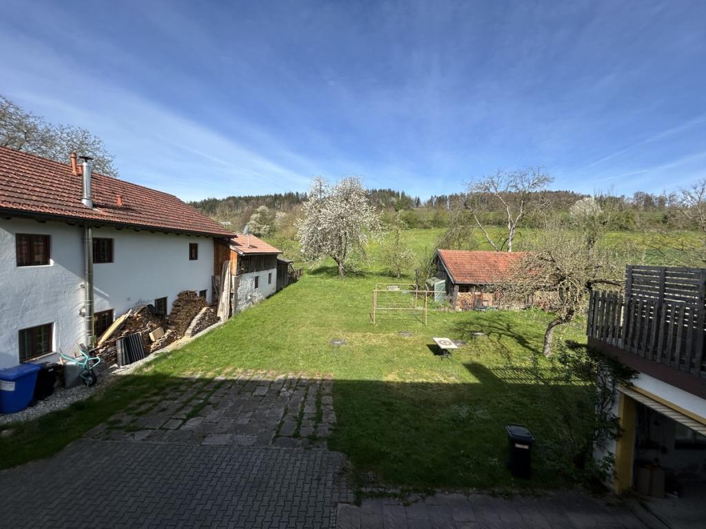 Blick vom Balkon auf den Garten