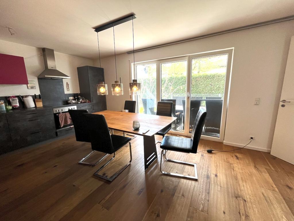 Essbereich mit angrenzender Terrasse