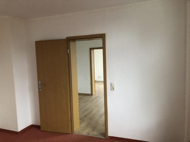 GROßZÜGIGE 6-Raumwohnung mit Einbauküche - Foto 4