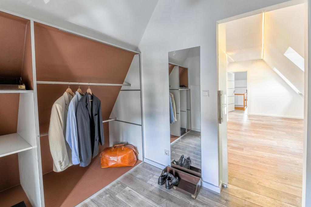 Kleiderschrank
