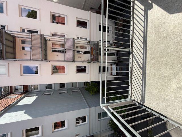 Balkon mit Hinterhofblick